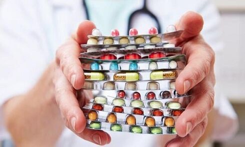 Prostatit tedavisinin geleneksel yöntemleri ilaç alarak desteklenir